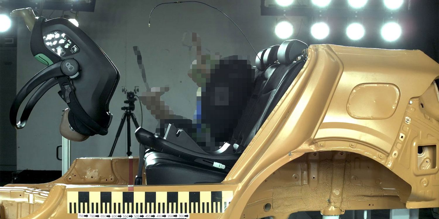 Schockierende Videoaufnahmen zeigen, wie sich ein Kinderkraft-Autositz bei ...