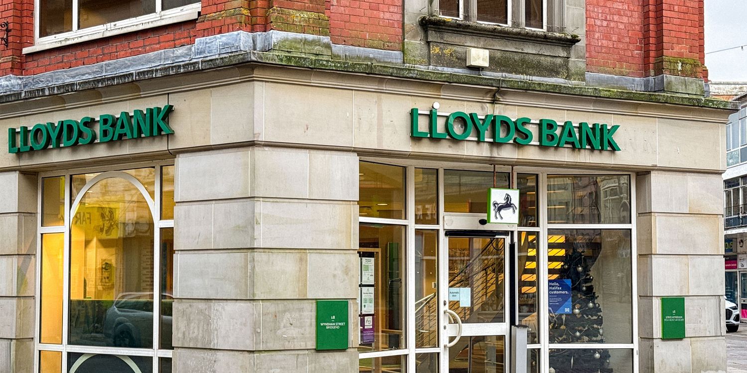 Lloyds launches £5,000 deposit mortgage – should first-time buyers ...