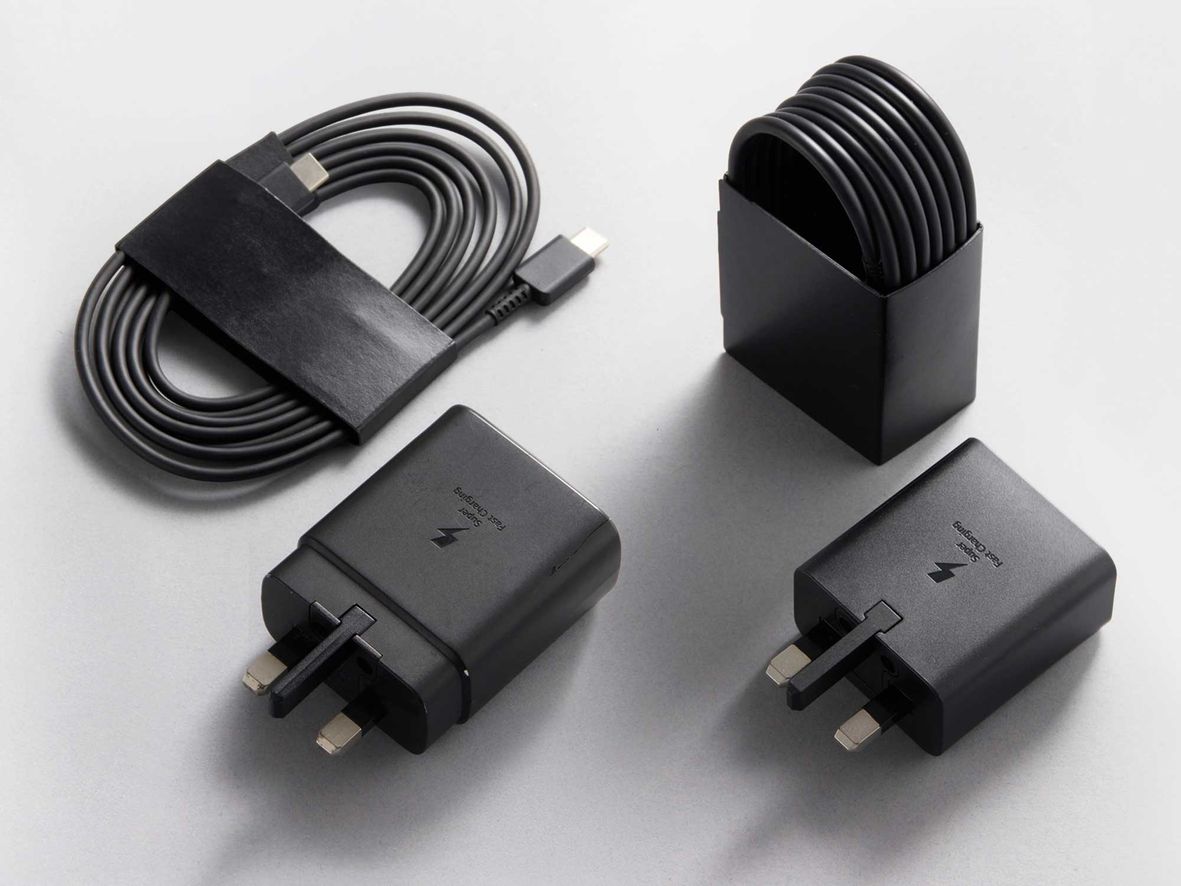 Fake vs real Samsung chargers