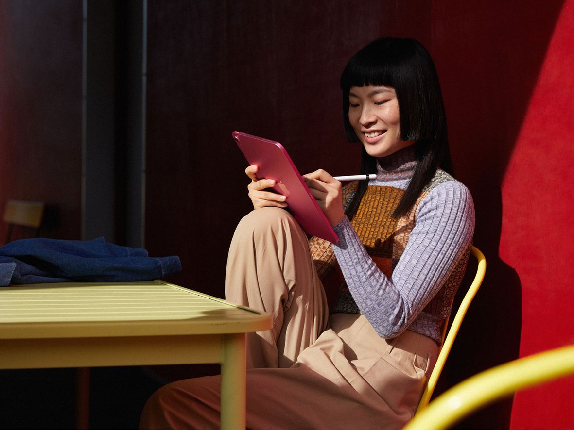 Woman drawing on iPad (2025)