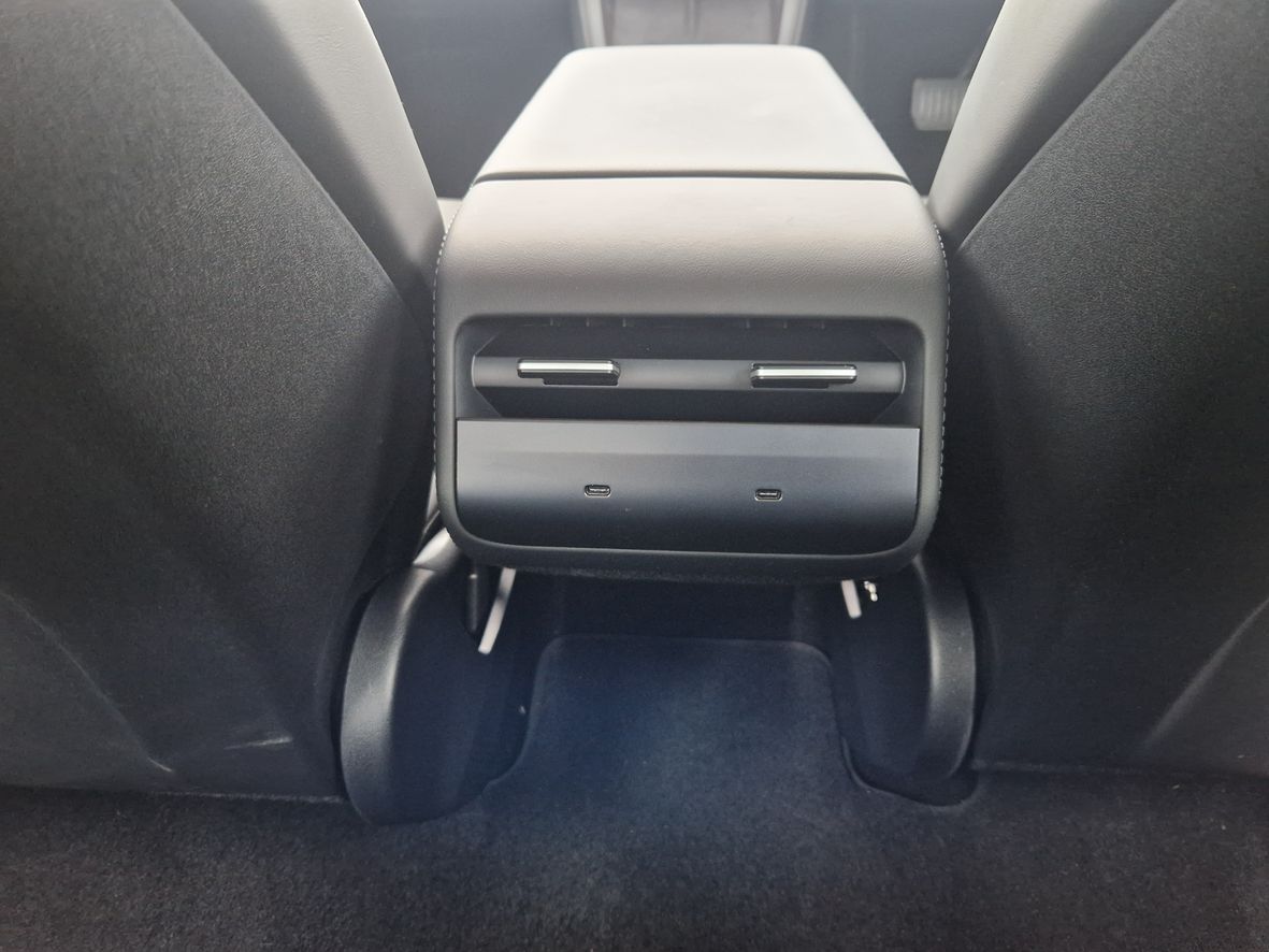 Centre console of the Tesla Model 3 2026 model