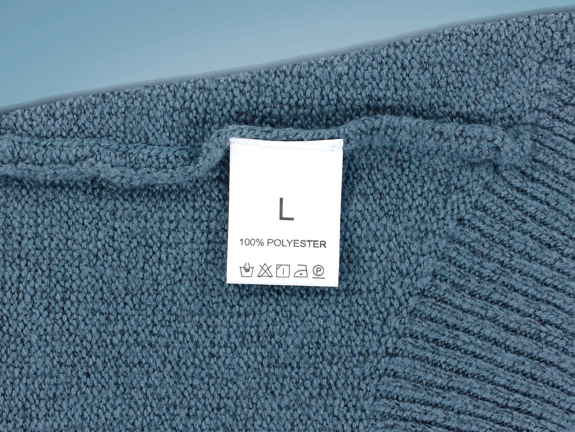 Label on the jumper showing the composition.