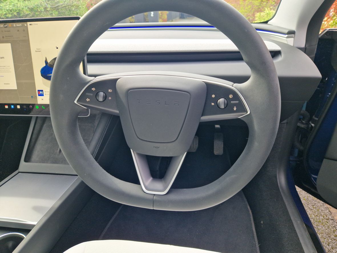 Steering wheel of a Tesla Model 3 (2024)