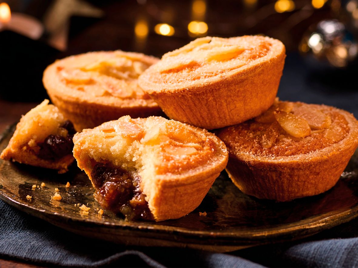 Morrisons The Best 4 Cherry Bakewell Mince Pies