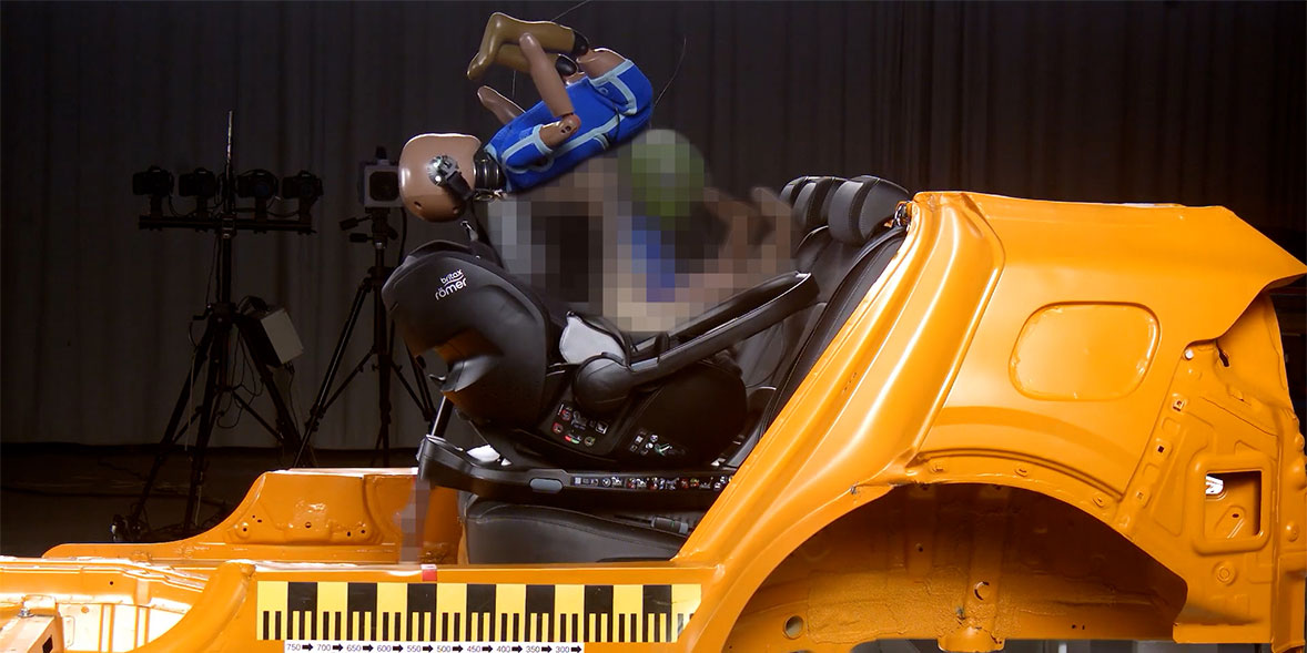 Crash test showing the Britax Römer Baby-Safe Pro + Vario Base 5Z