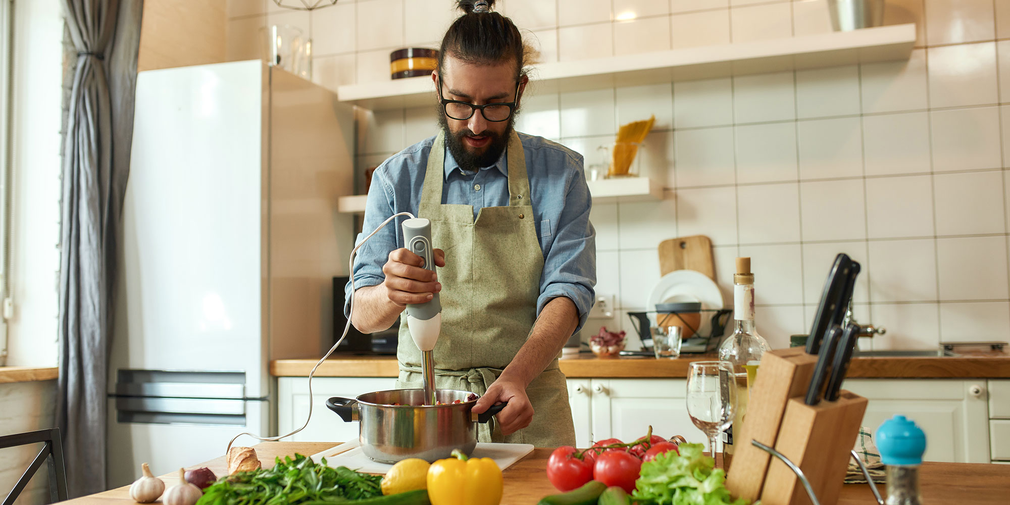 Using a hand blender