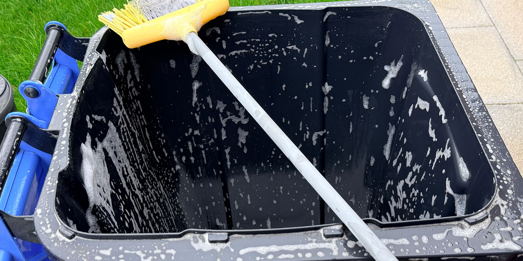 Wheelie bin brush