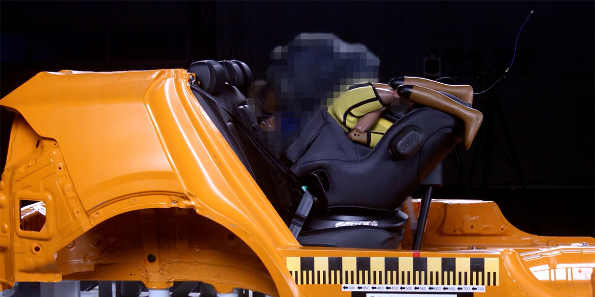 Crash test showing the Axkid Minikid Core