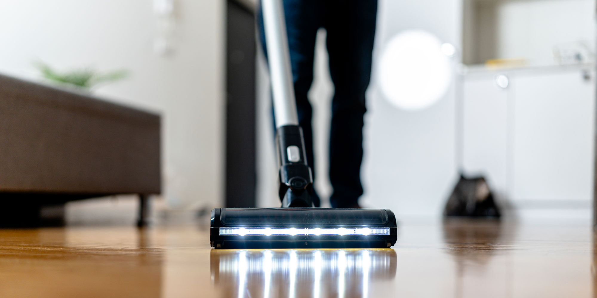 cordless vacuum with led lights in floorhead