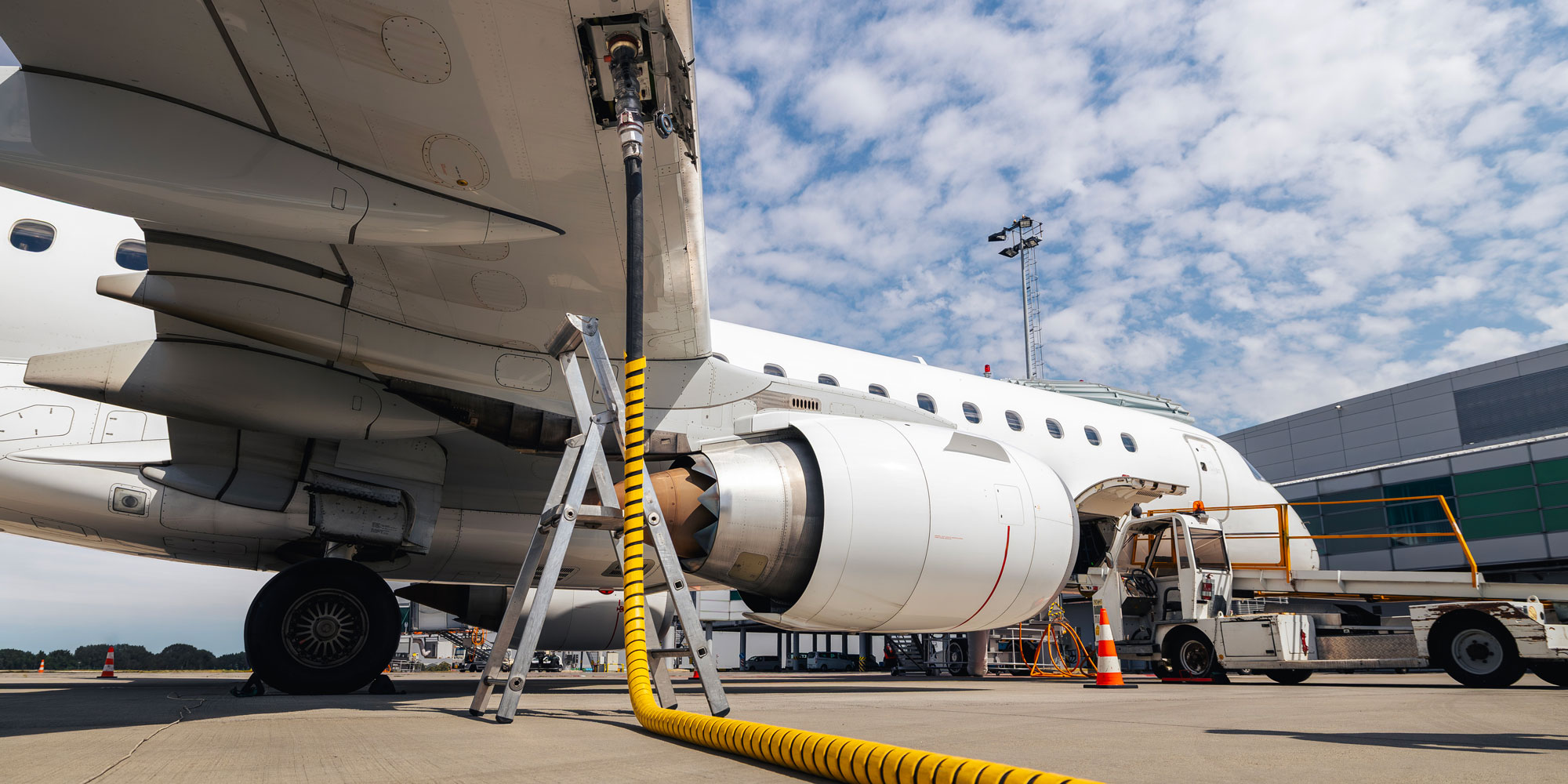 Plane jet fuel refuelling 