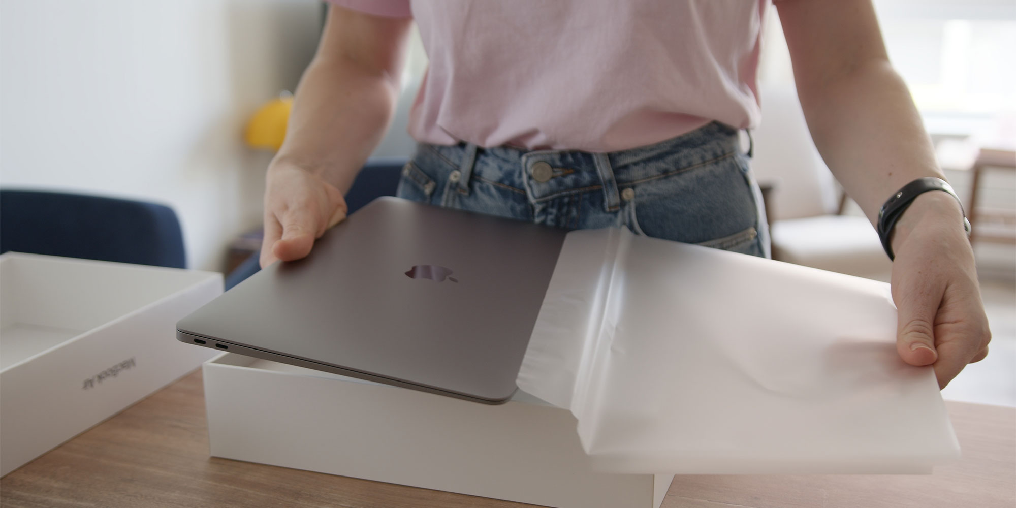 Unboxing refurbished Apple MacBook Air second-hand laptop