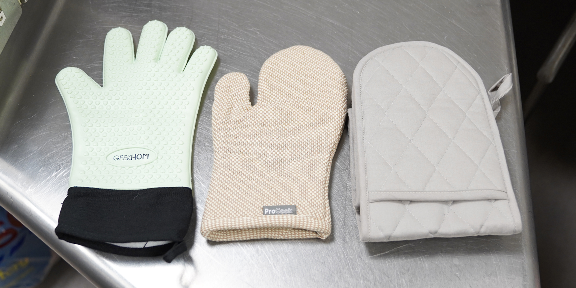 different types of oven gloves - silicone and cotton