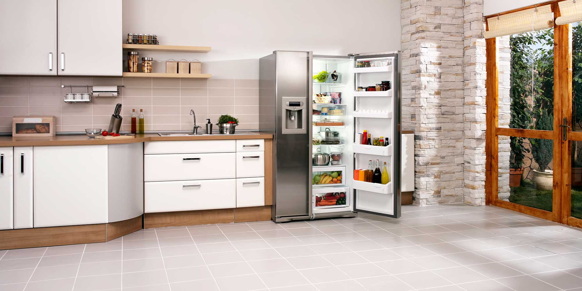 Freestanding fridge freezer