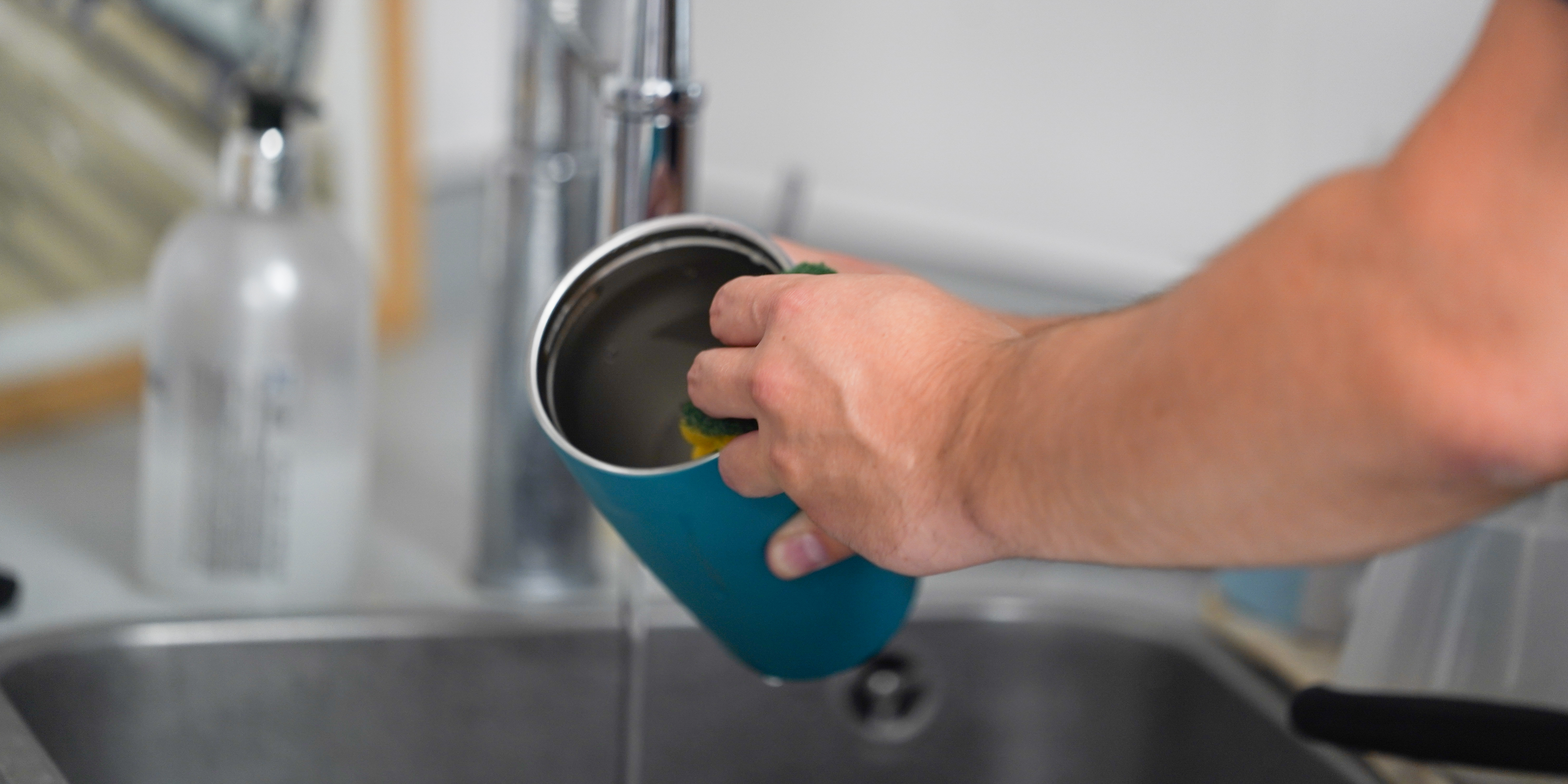 washing up the Owala water bottle