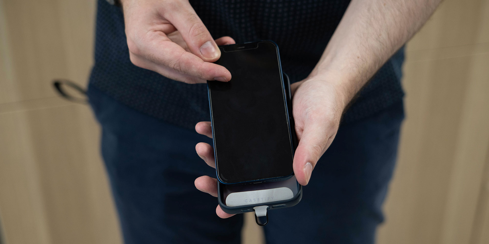 Setting up a mobile phone lanyard that uses a strap card connection