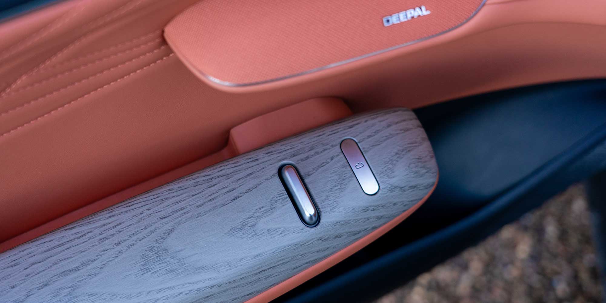 Changan Deepal S07 armrest controls