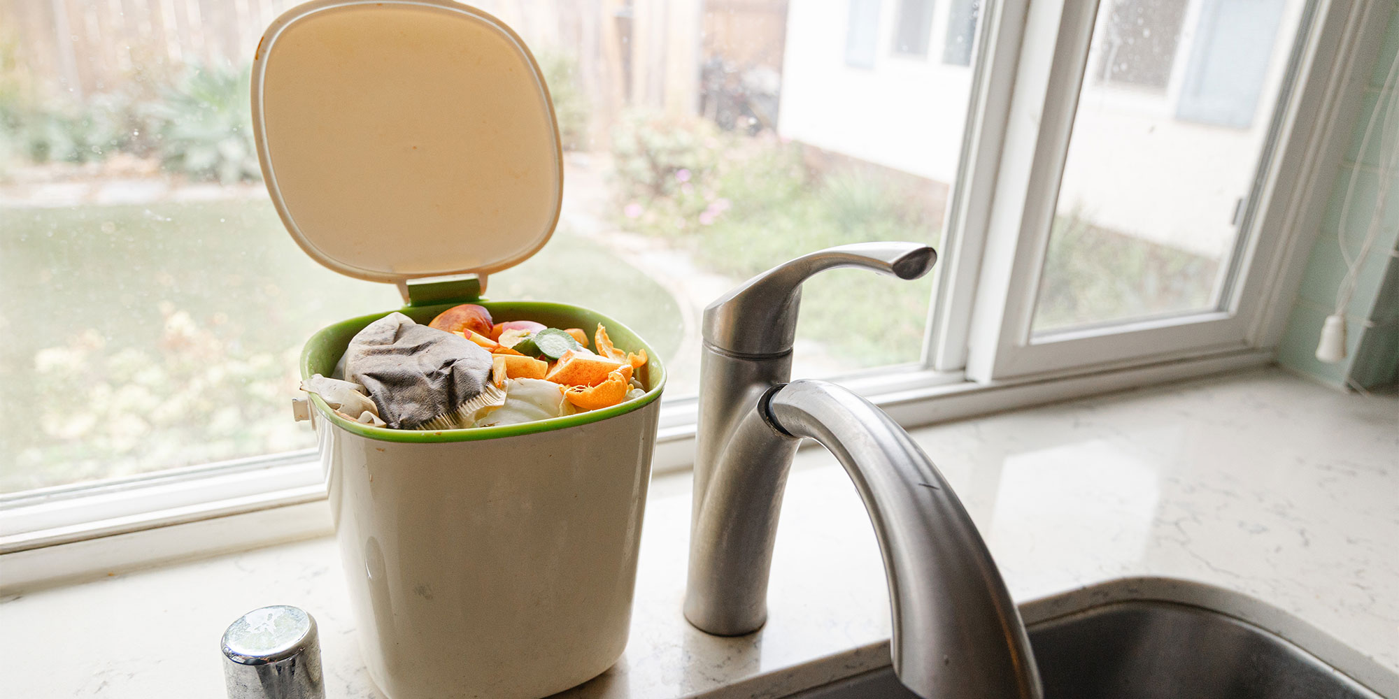 Kitchen caddy without food waste bag