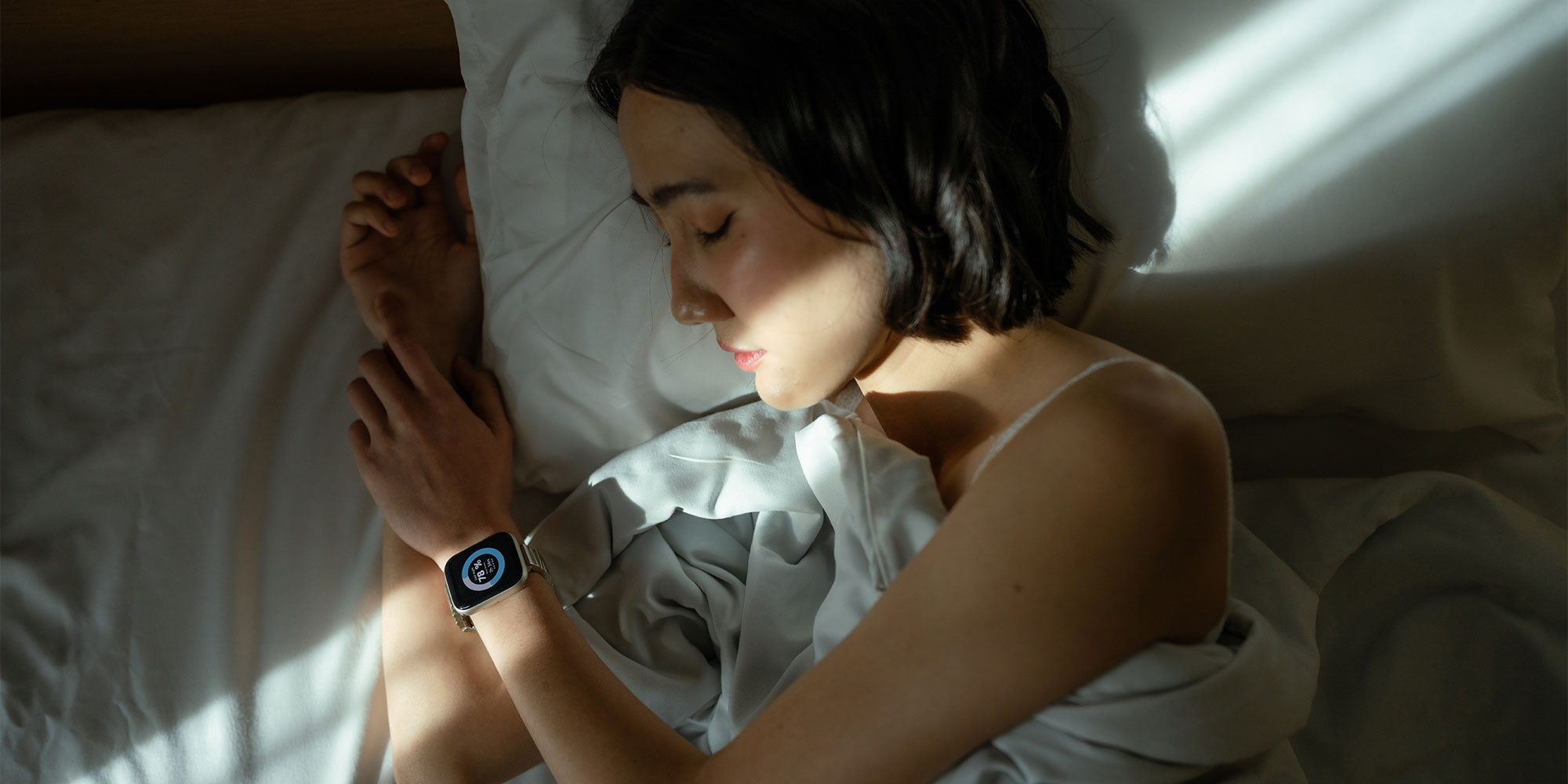 Woman sleeping and wearing a smartwatch