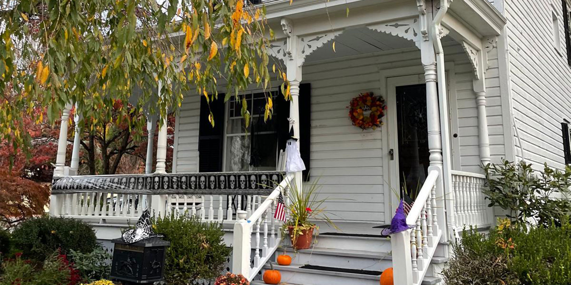 House in Rhinebeck decorated for Halloween