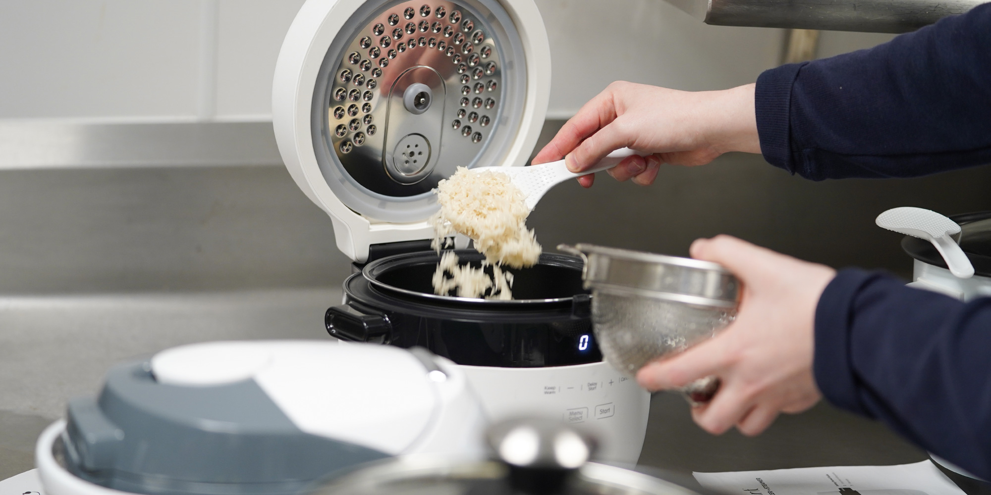 Adding rice to a rice cooker