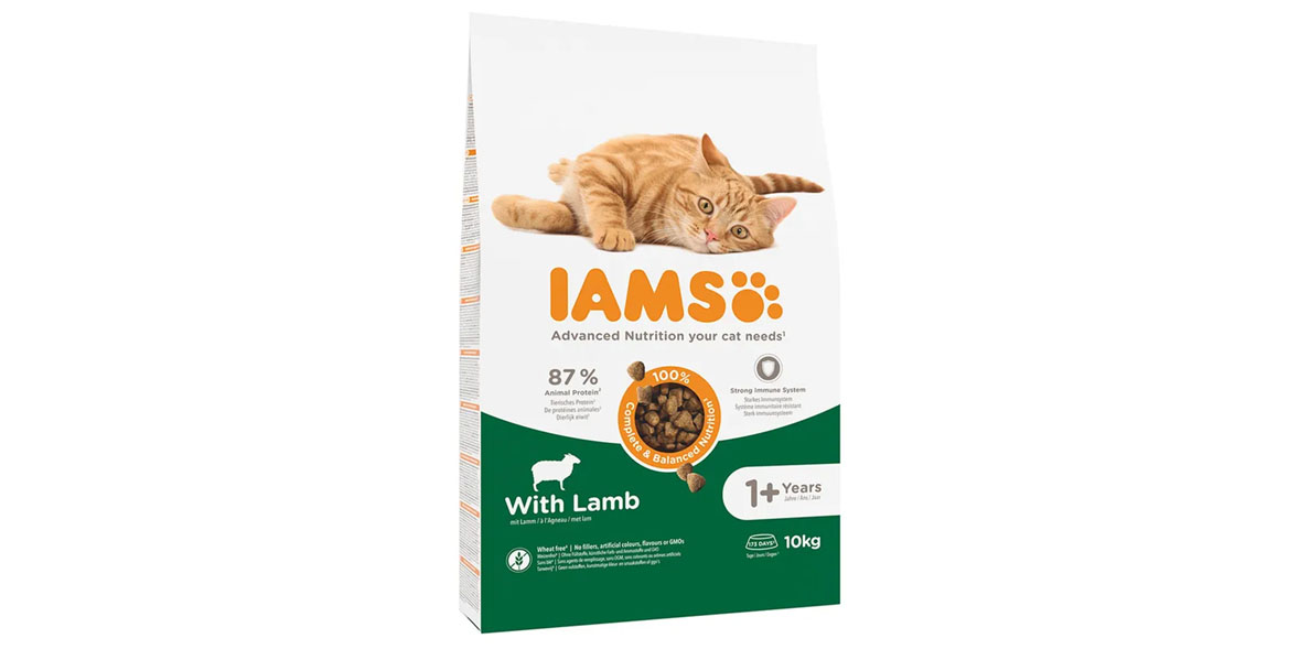 Bag of IAMS cat food with lamb