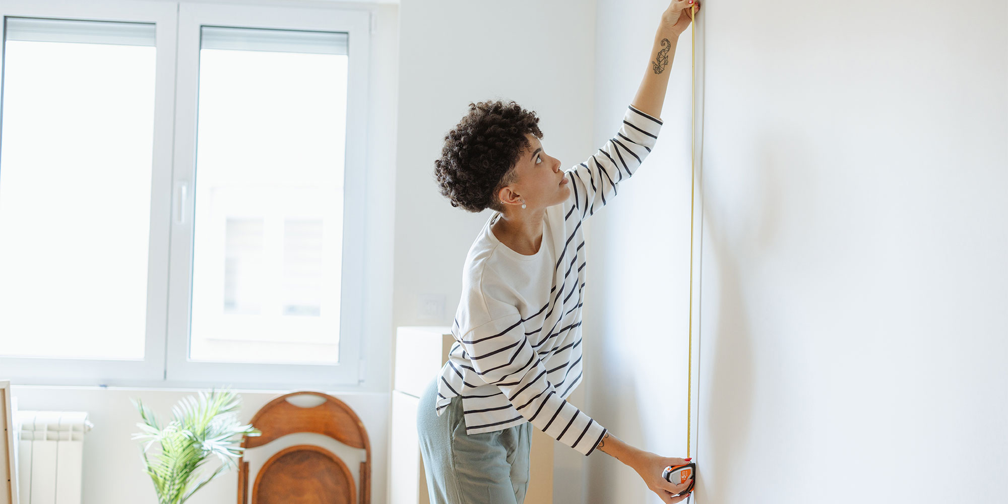 Woman measuring the height of the wall