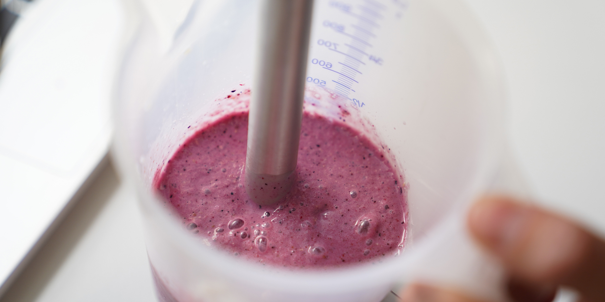 picture of hand blending smoothie mixture