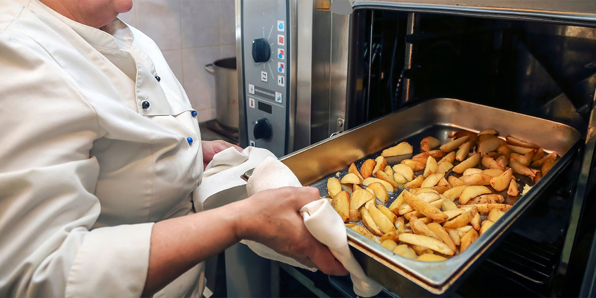 chef using an oven cloth