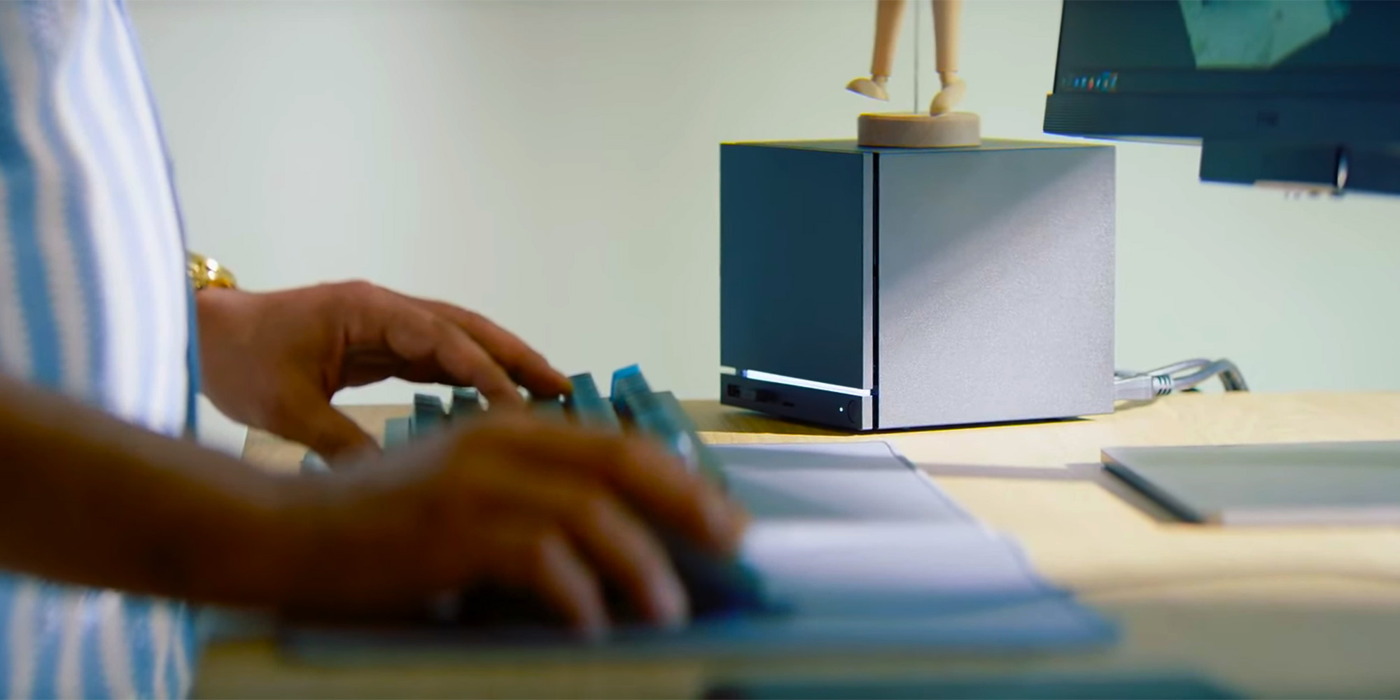 Steam Machine on a desk
