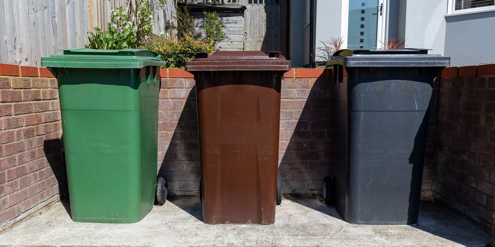 Clean wheelie bins
