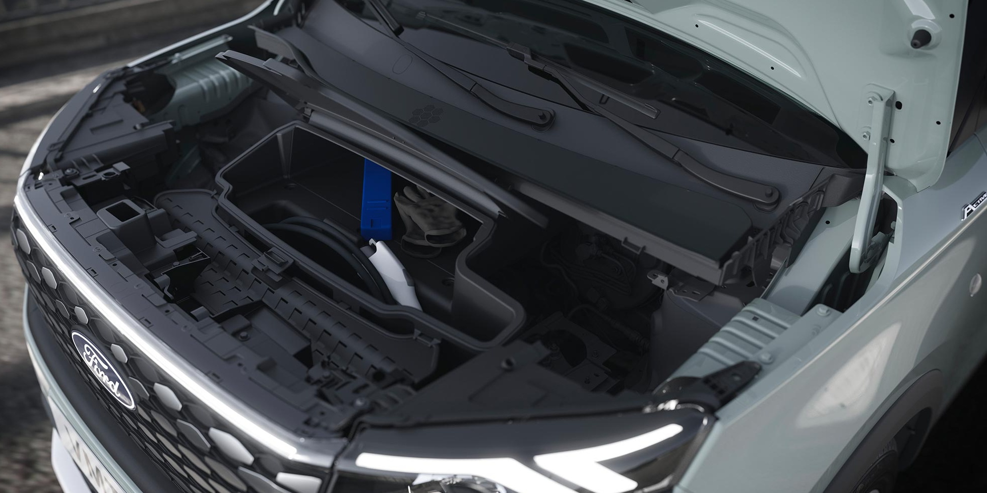 Ford E-Tourneo Connect front storage