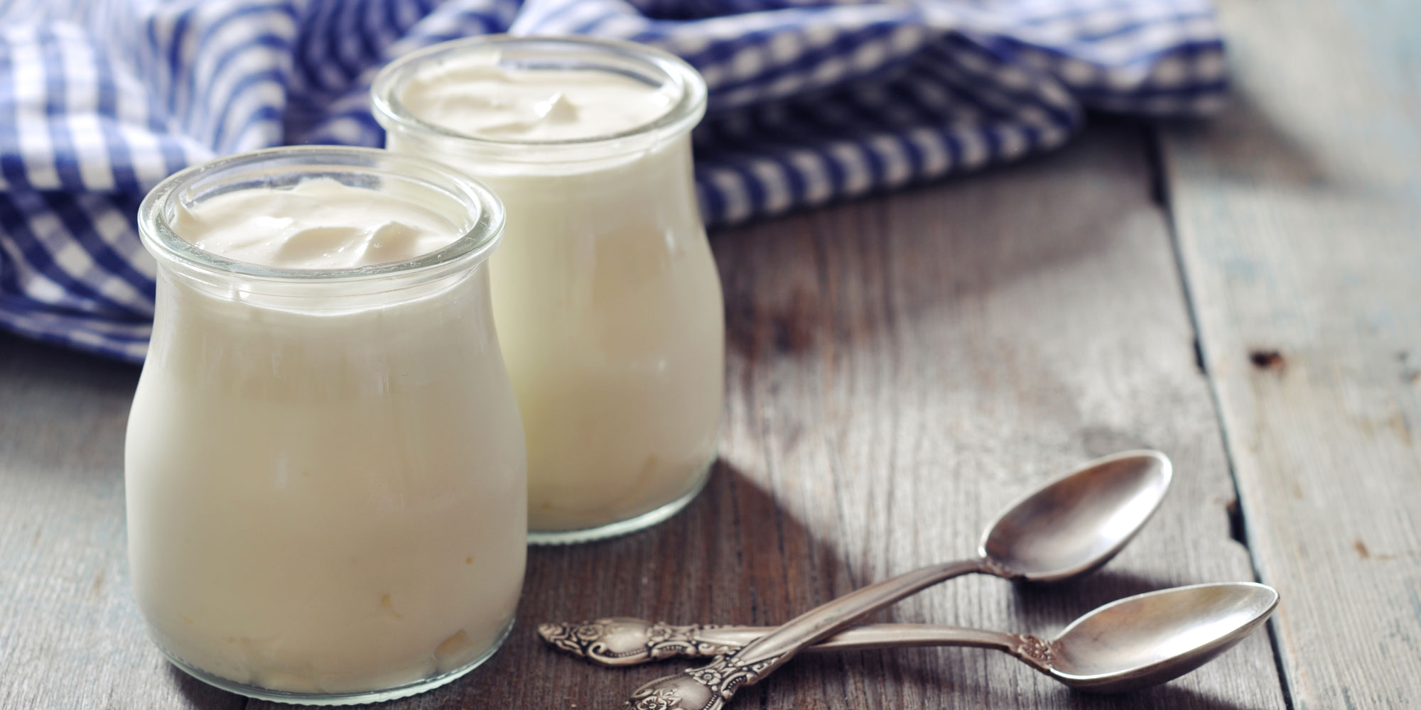 Natural yoghurts