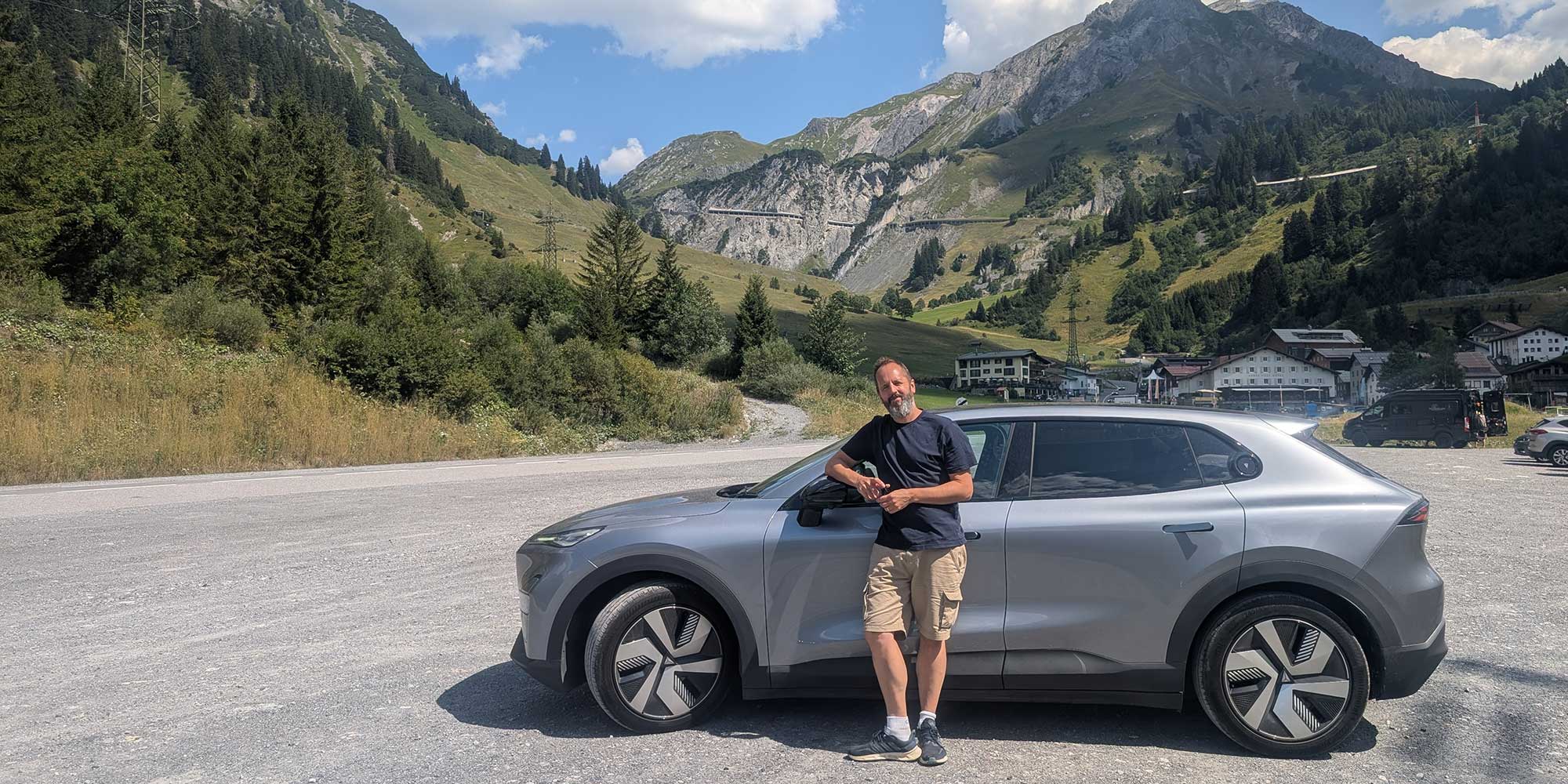 Man standing next to Changan Deepal S05 electric car with mountain background