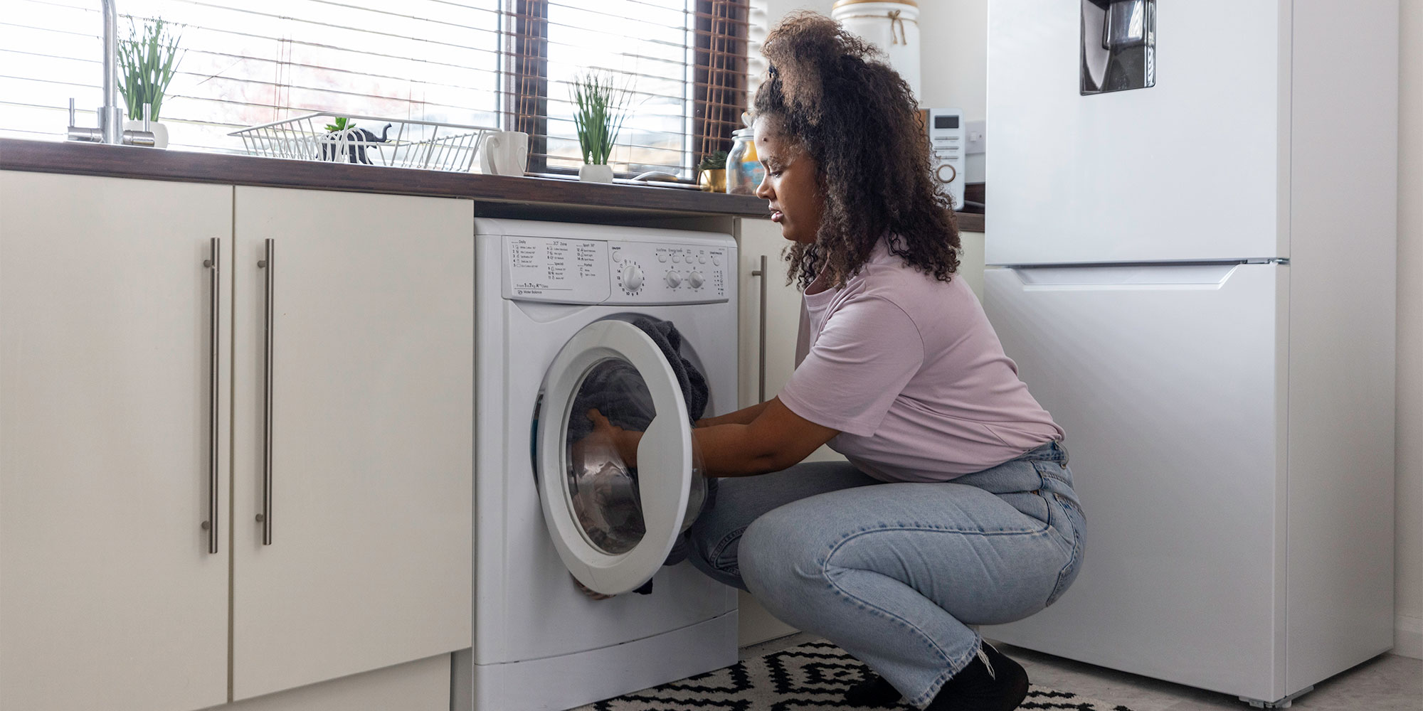 Loading a washing machine
