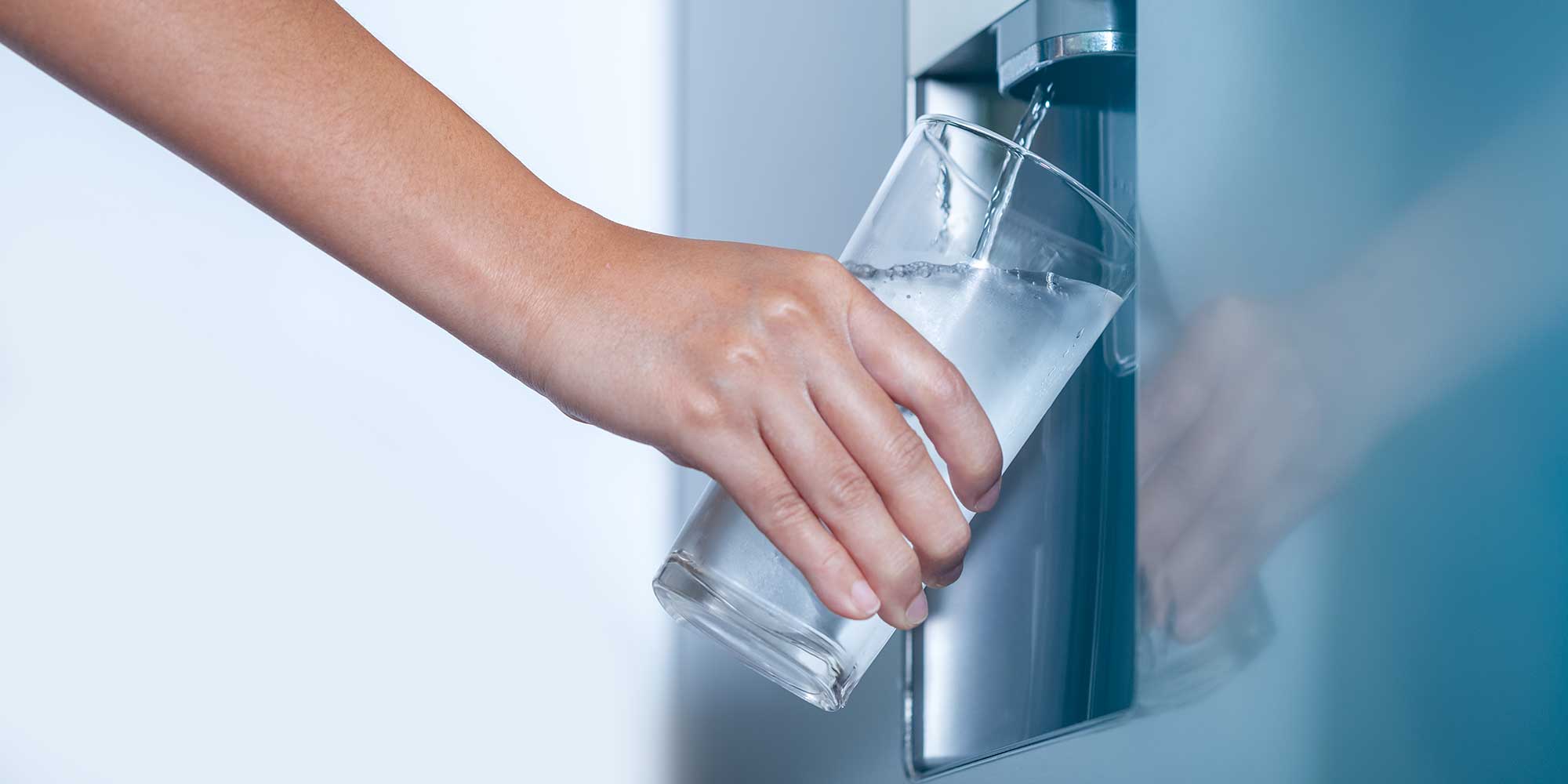 Fridge freezer water dispenser