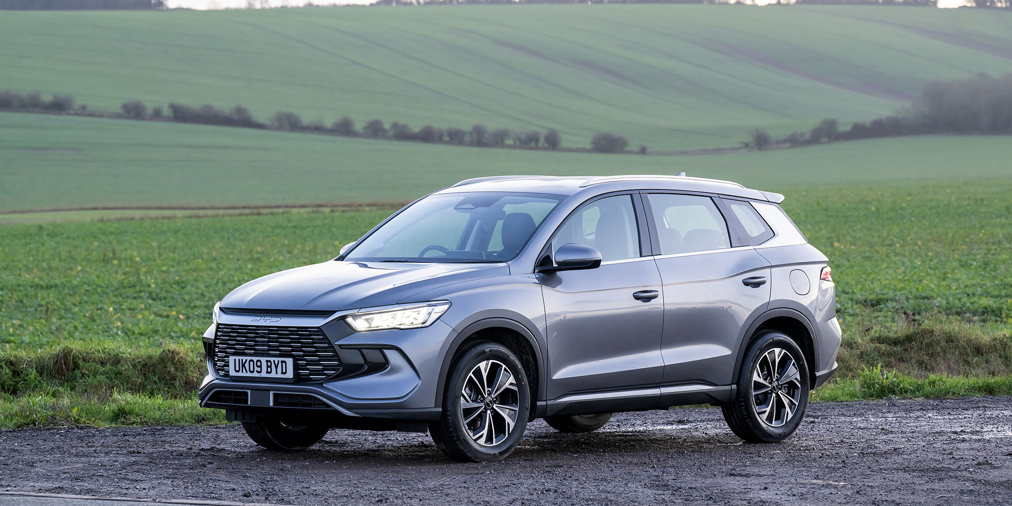 A front quarter image of the BYD Sealion 5 DM-i