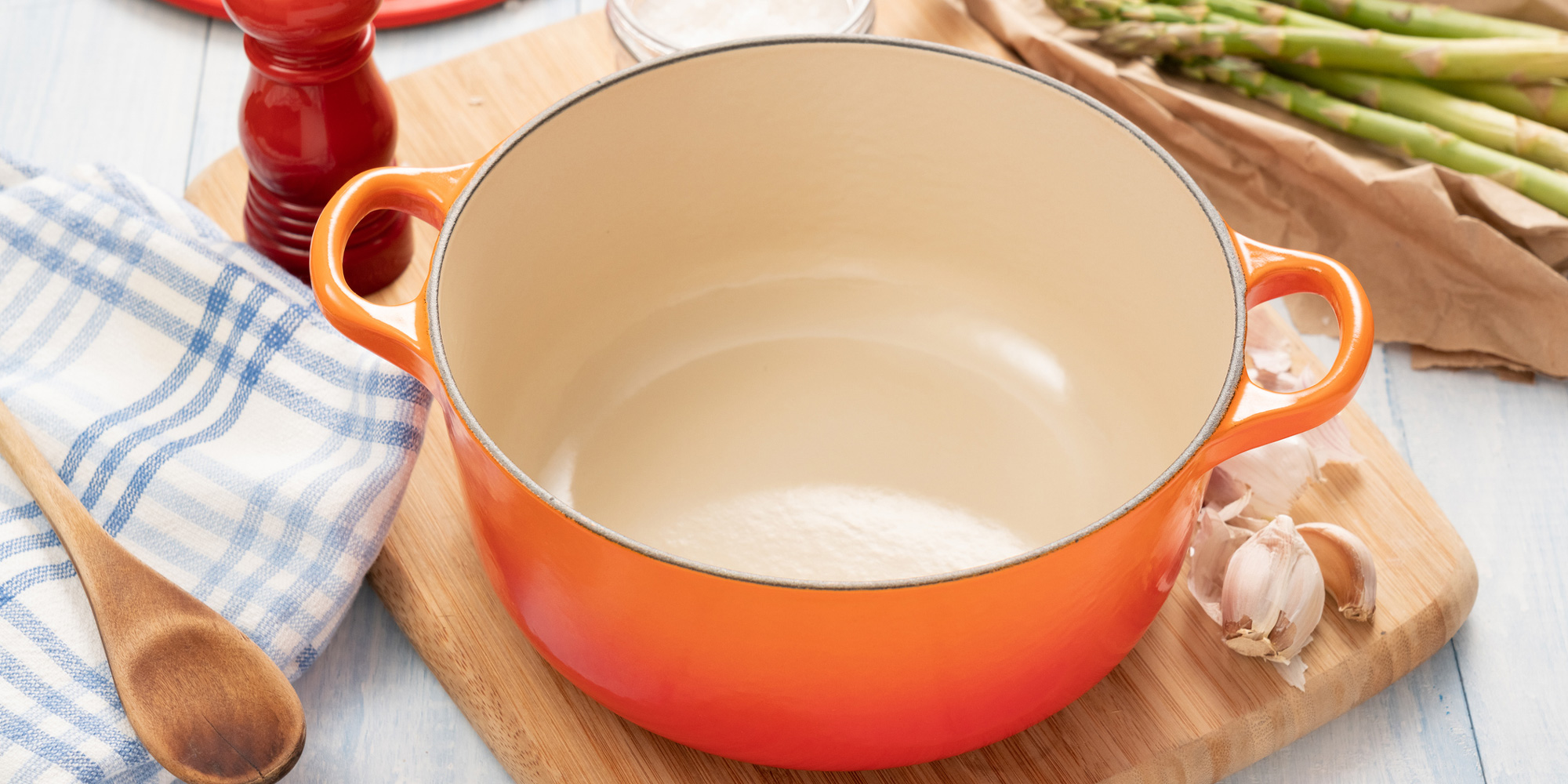 Enamelled cast iron pot