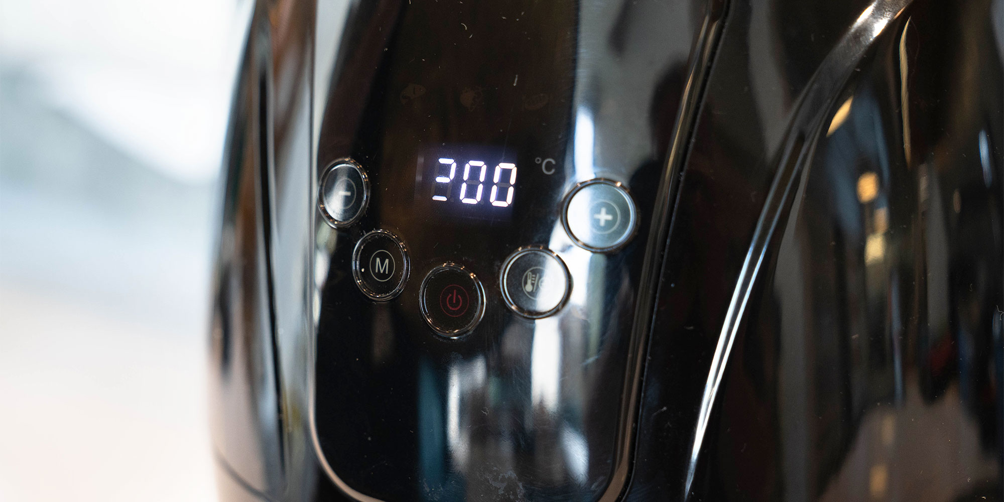 The Cobalt Talking Air Fryer's touch controls