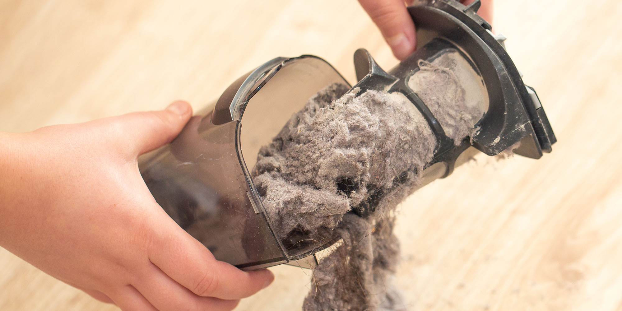 cordless bagless vacuum cleaner with a full dust container
