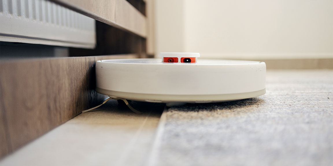 Robot vacuum using side brushes against wall