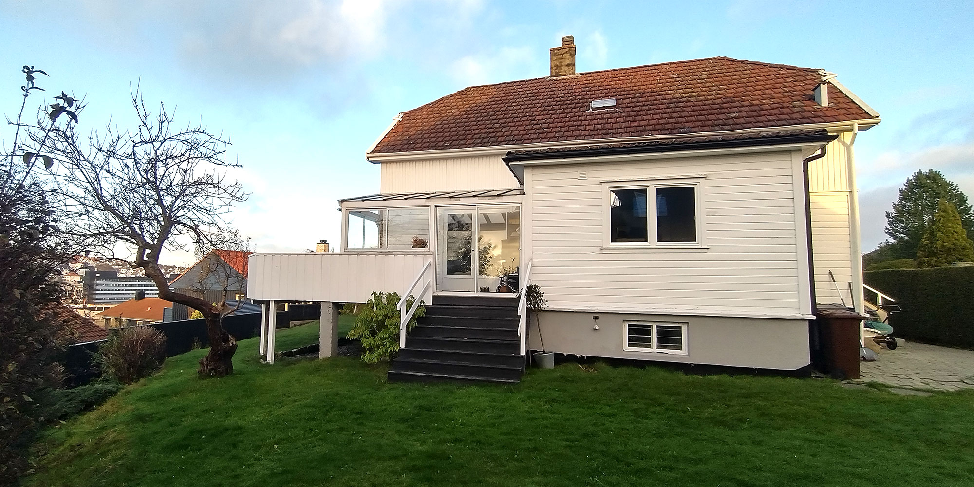 White, clapperboard house in Stavanger 