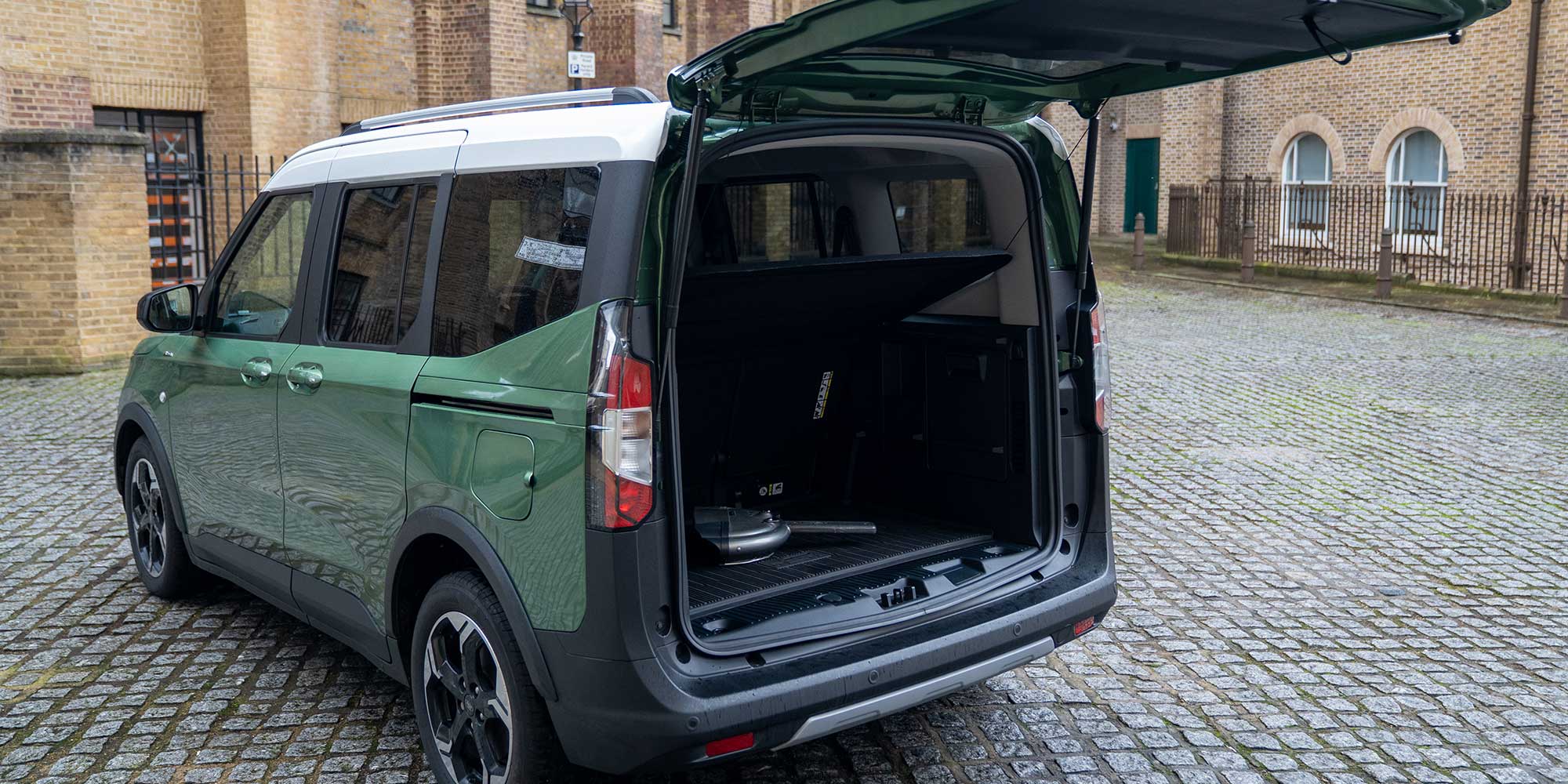 The open boot of the Ford E-Tourneo Courier