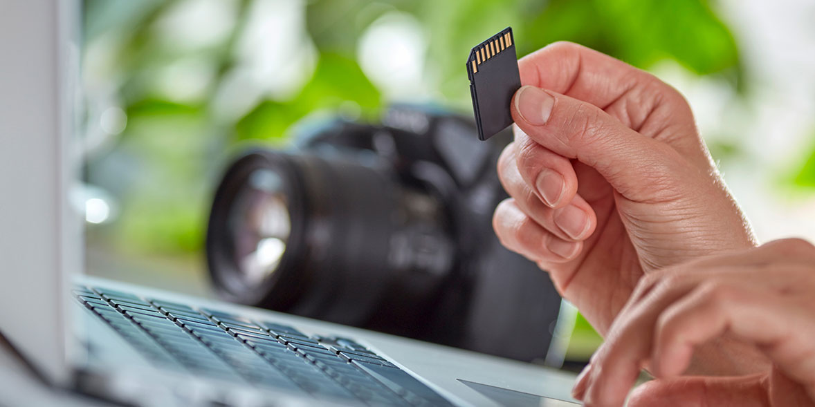 Using a laptop with an SD card from a camera