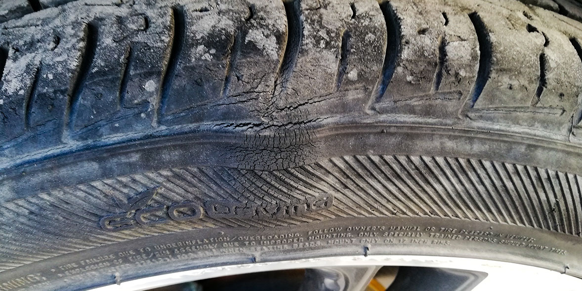 Damaged tyre sidewall