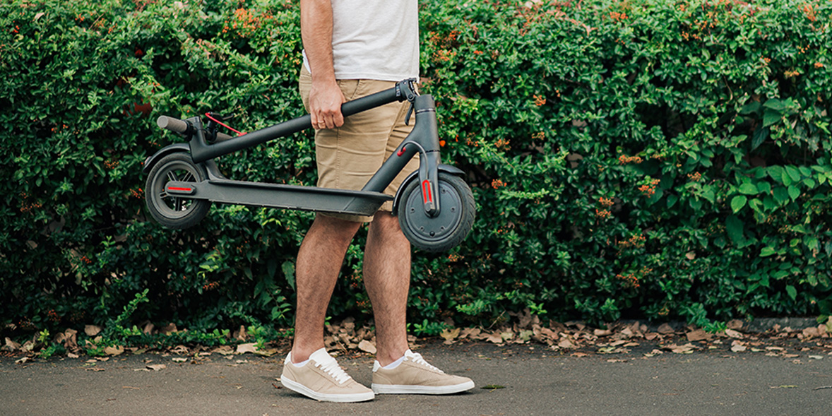 Carrying an electric scooter