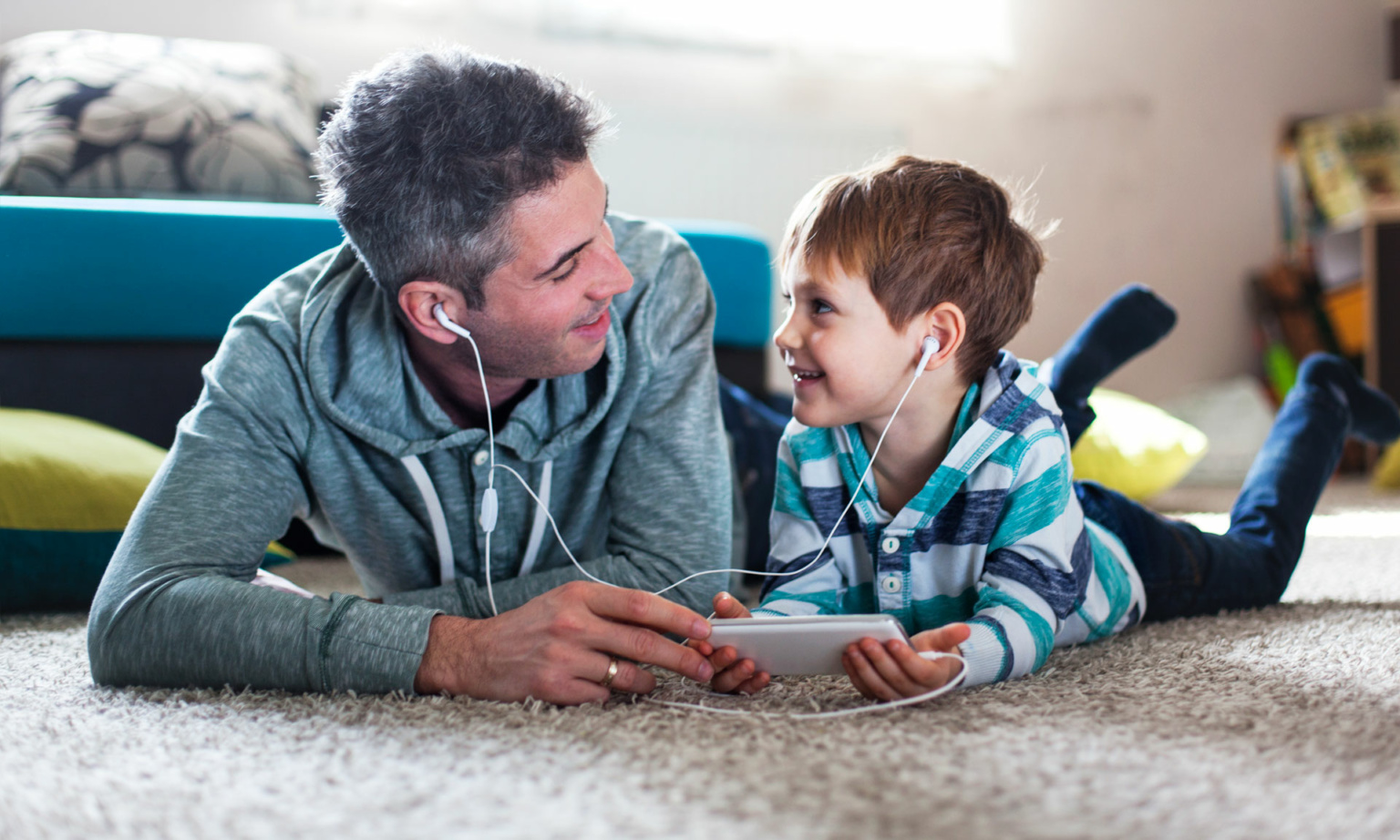 Kids sharing headphones 488419