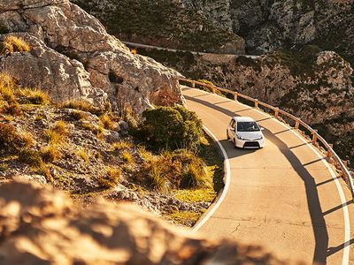 Navigating the Roads Ahead: Your Comprehensive Guide to Choosing the Right Car Rental Office () Navigating the Roads Ahead: Your Comprehensive Guide to Choosing the Right Car Rental Office